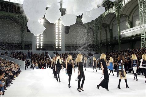 vogue runway chanel fall 2018|most breathtaking chanel set.